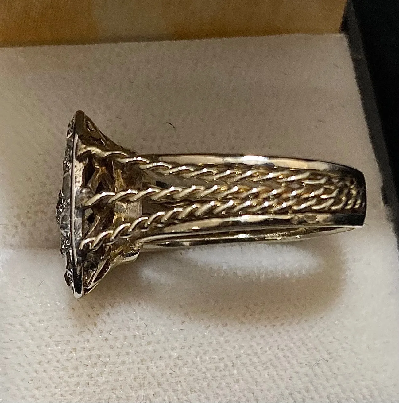 1900's Antique Design Solid White Gold with Old Mine Diamonds Ring - $16K Appraisal Value w/CoA}