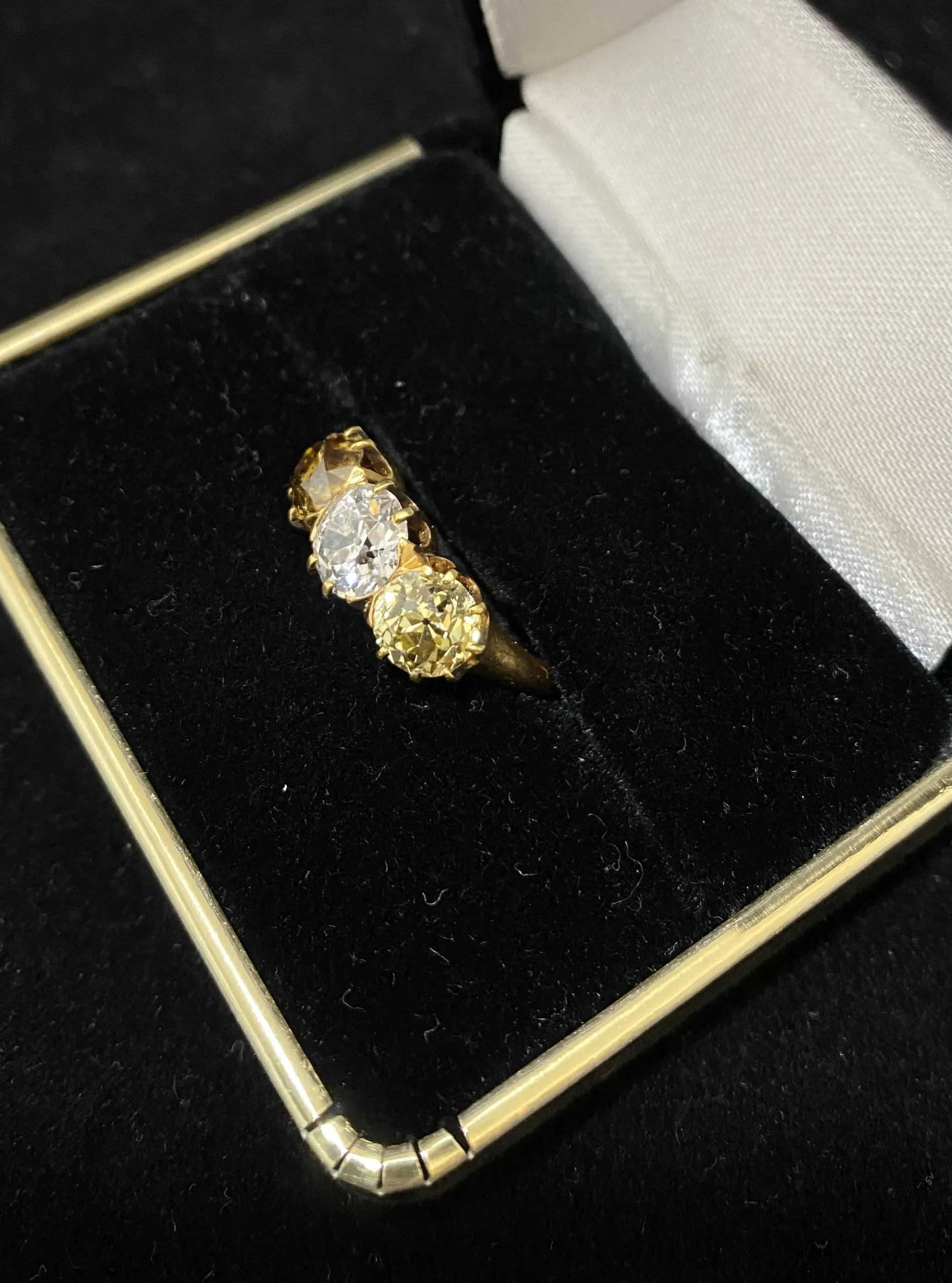1920's Antique Design SYG 3-Color Stone Diamond Ring - $60K Appraisal Value w/CoA}