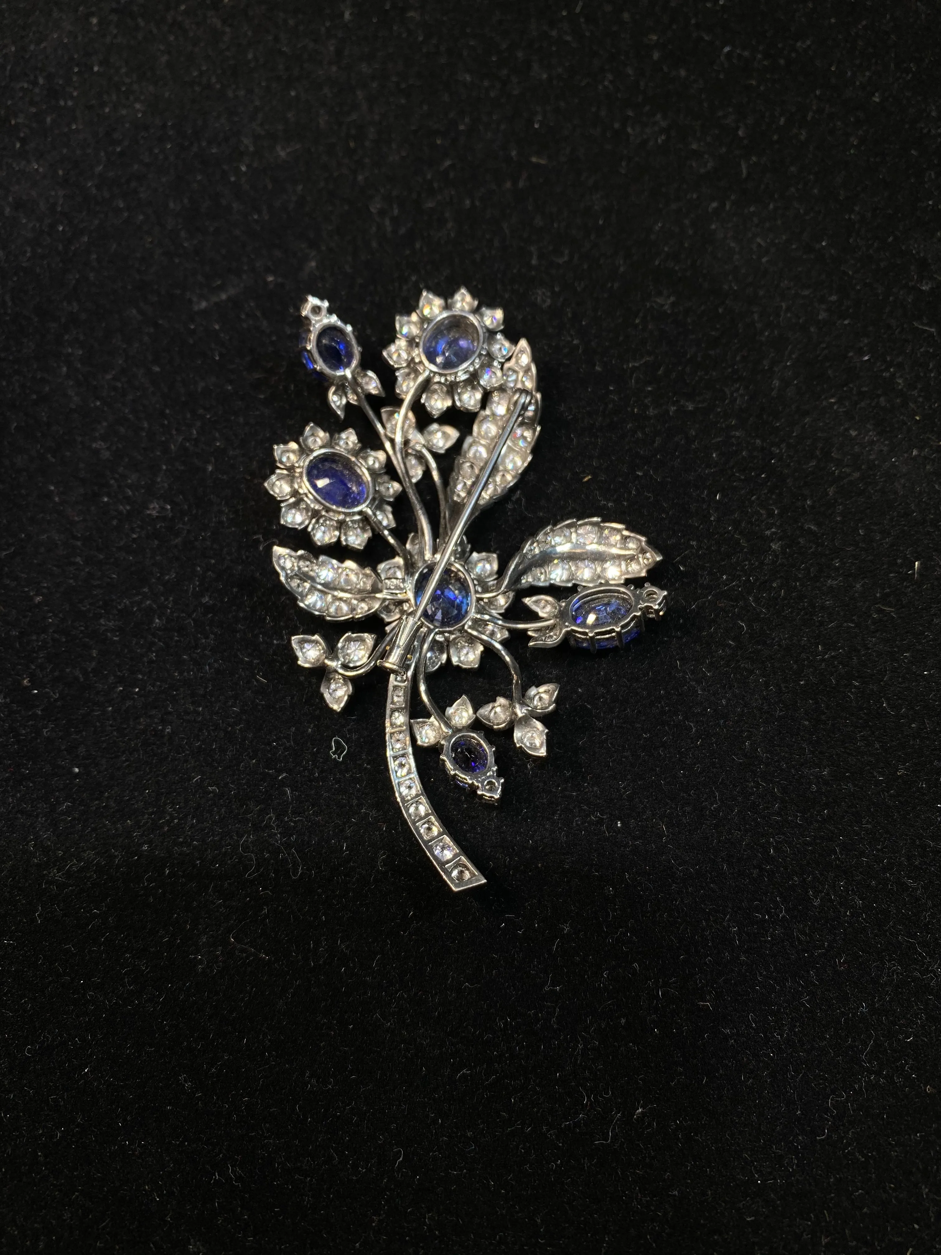 1920'S BEAUTIFUL FLOWER BROOCH/PIN WITH SAPPHIRE&DIAMONDS IN 18K WHITE GOLD - $100K COA!}