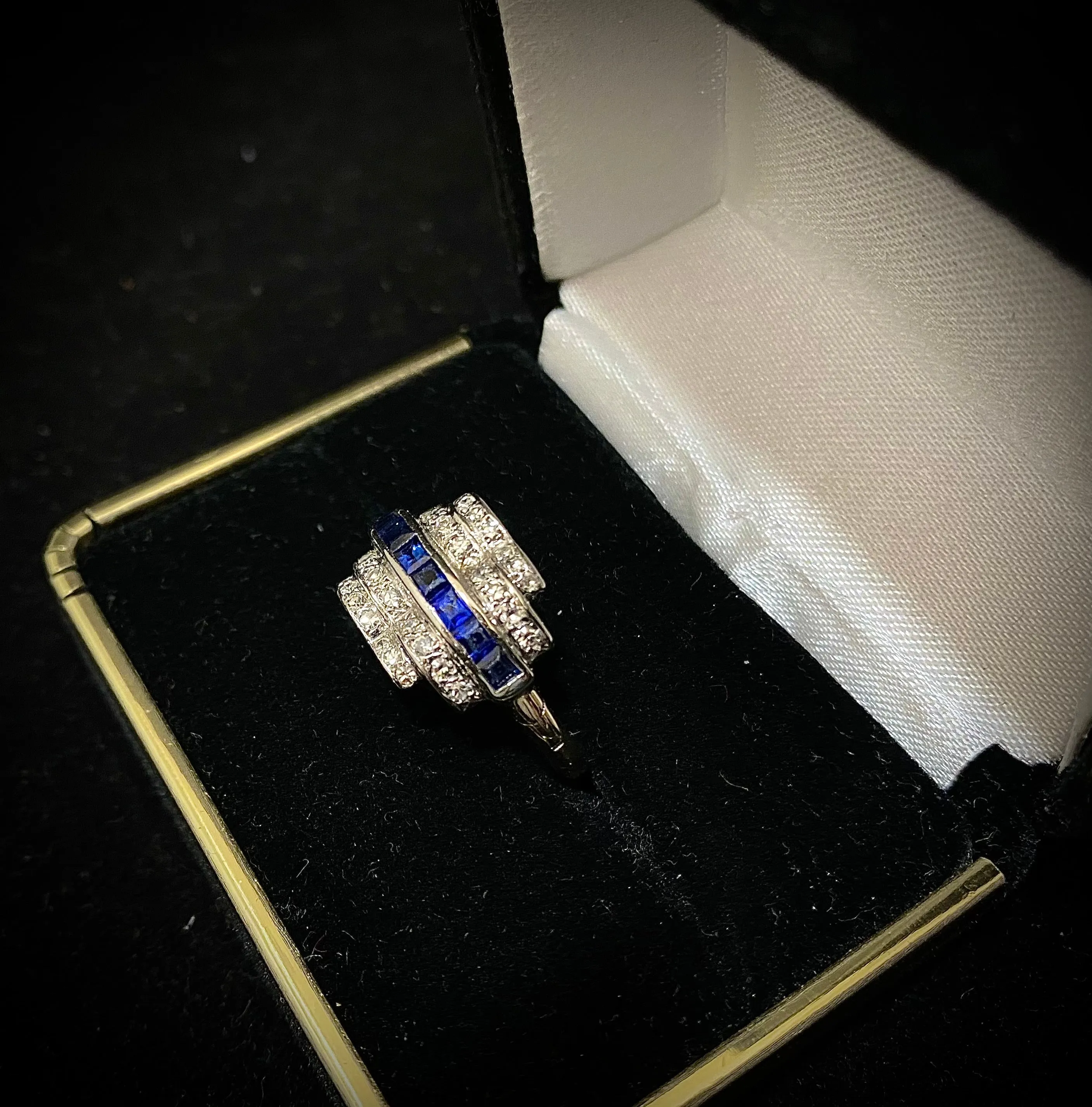 1920'S DIAMOND & SAPPHIRE DESIGNER RING IN SOLID WHITE GOLD -  $30K APR w/ CoA!!