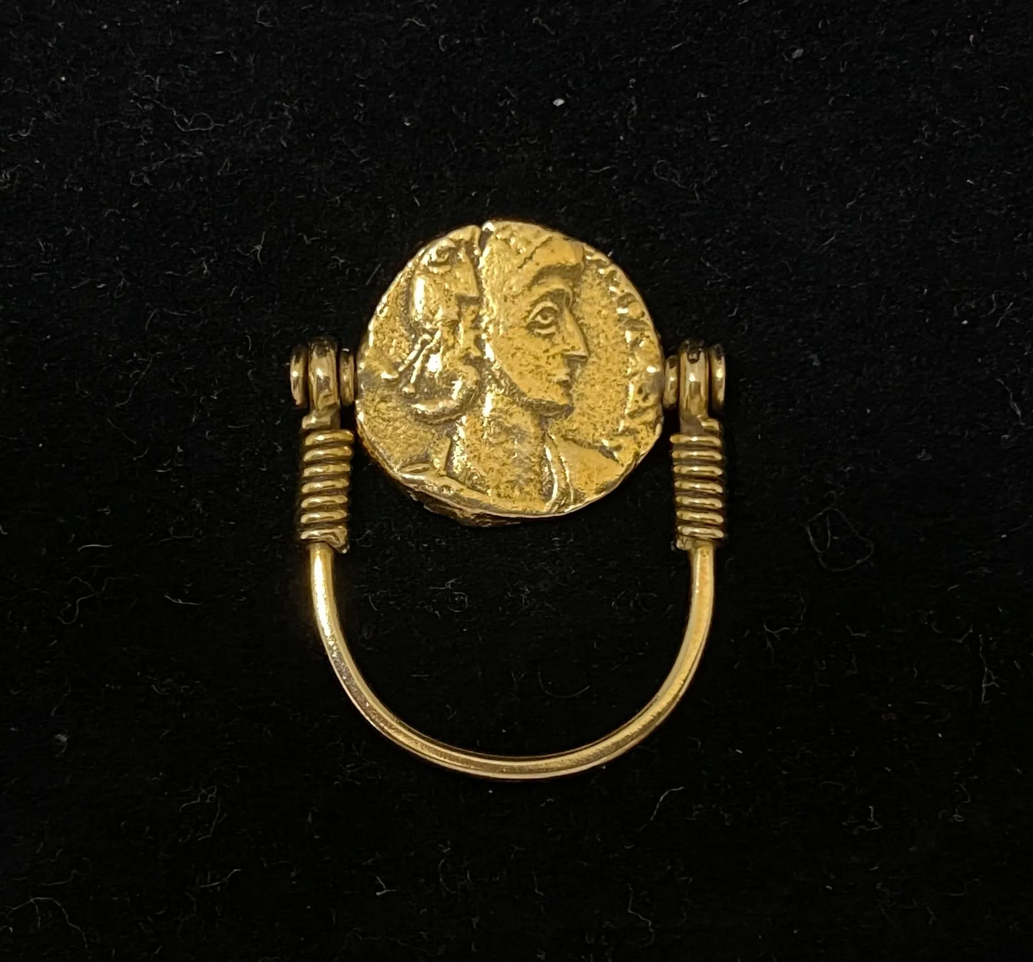 Antique Design Solid Yellow Gold Coin Signet Reversible Ring - $6K Appraisal Value w/CoA}