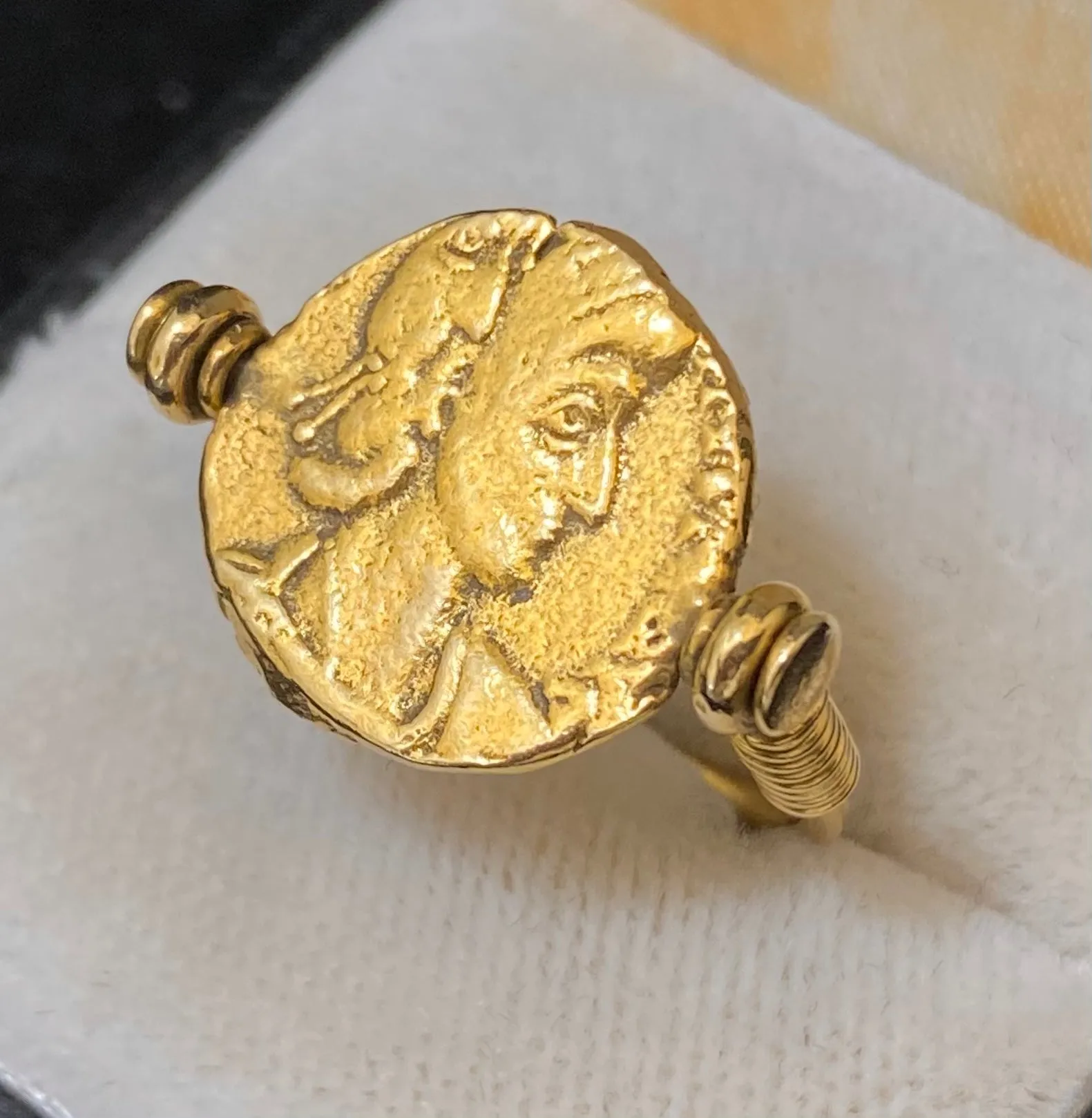 Antique Design Solid Yellow Gold Coin Signet Reversible Ring - $6K Appraisal Value w/CoA}