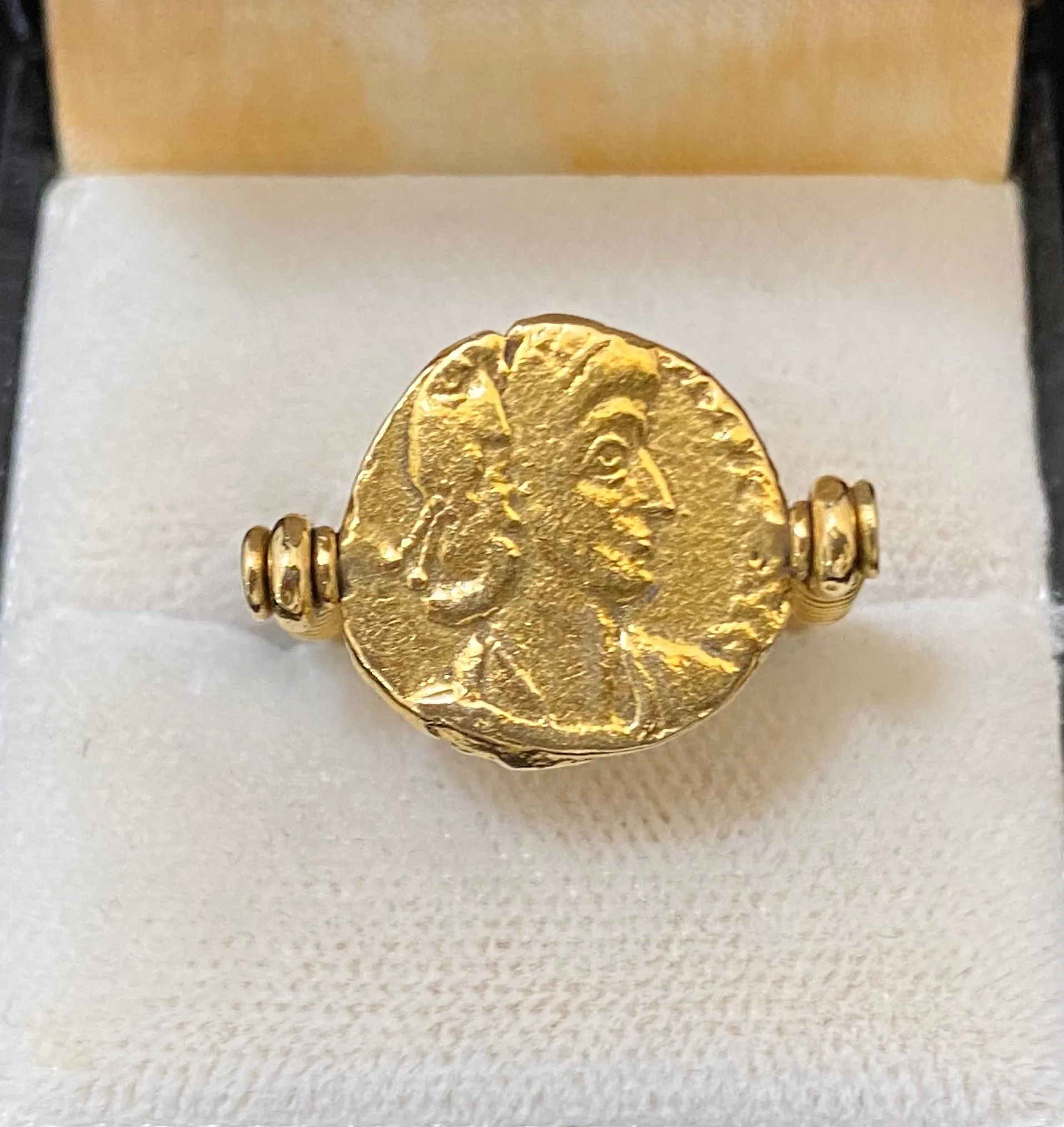 Antique Design Solid Yellow Gold Coin Signet Reversible Ring - $6K Appraisal Value w/CoA}