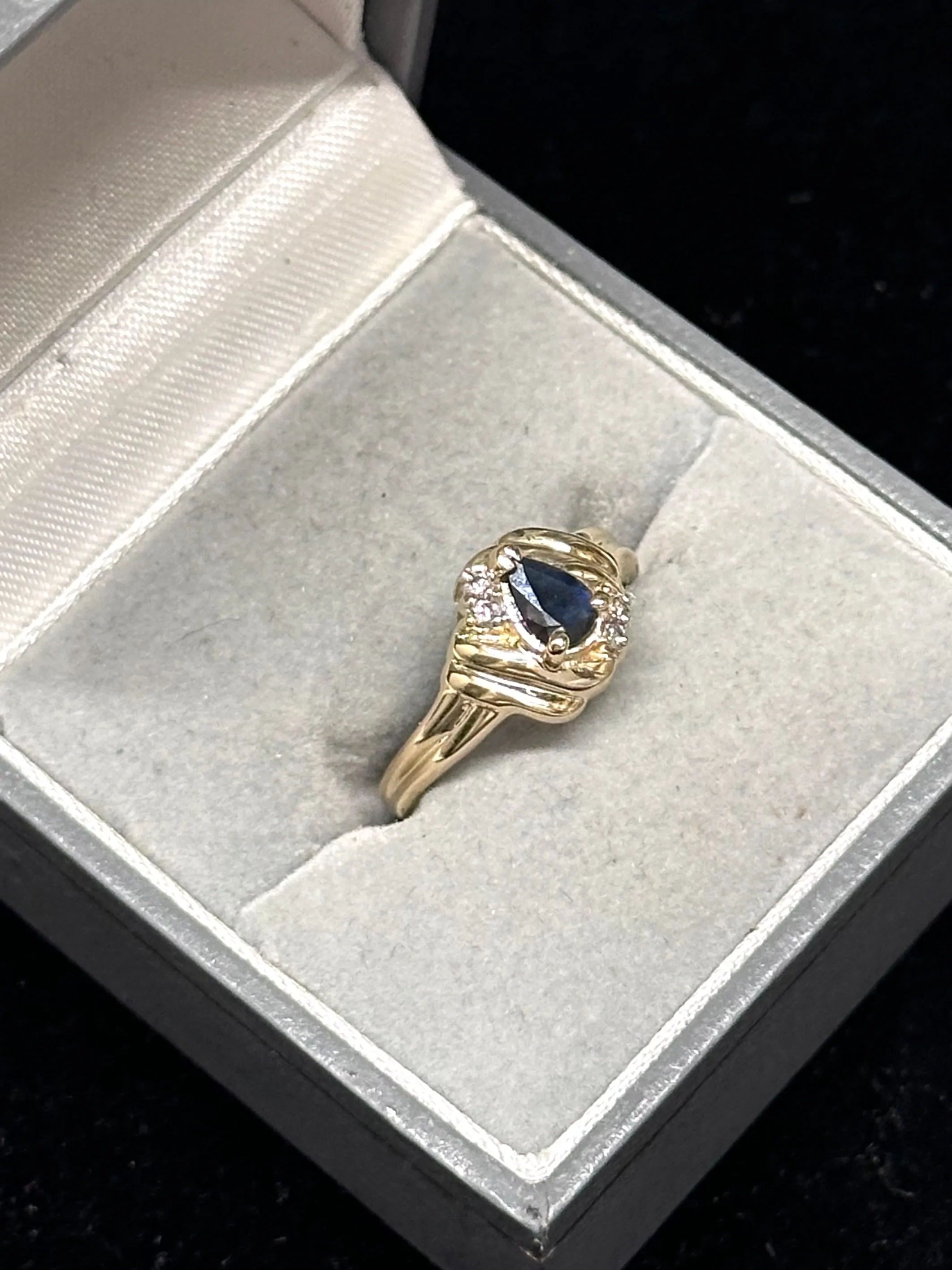 ANTIQUE LADIES SAPPHIRE & DIAMOND YELLOW GOLD RING- $6K  APR w/ CoA!!!!!!!!!!!!!