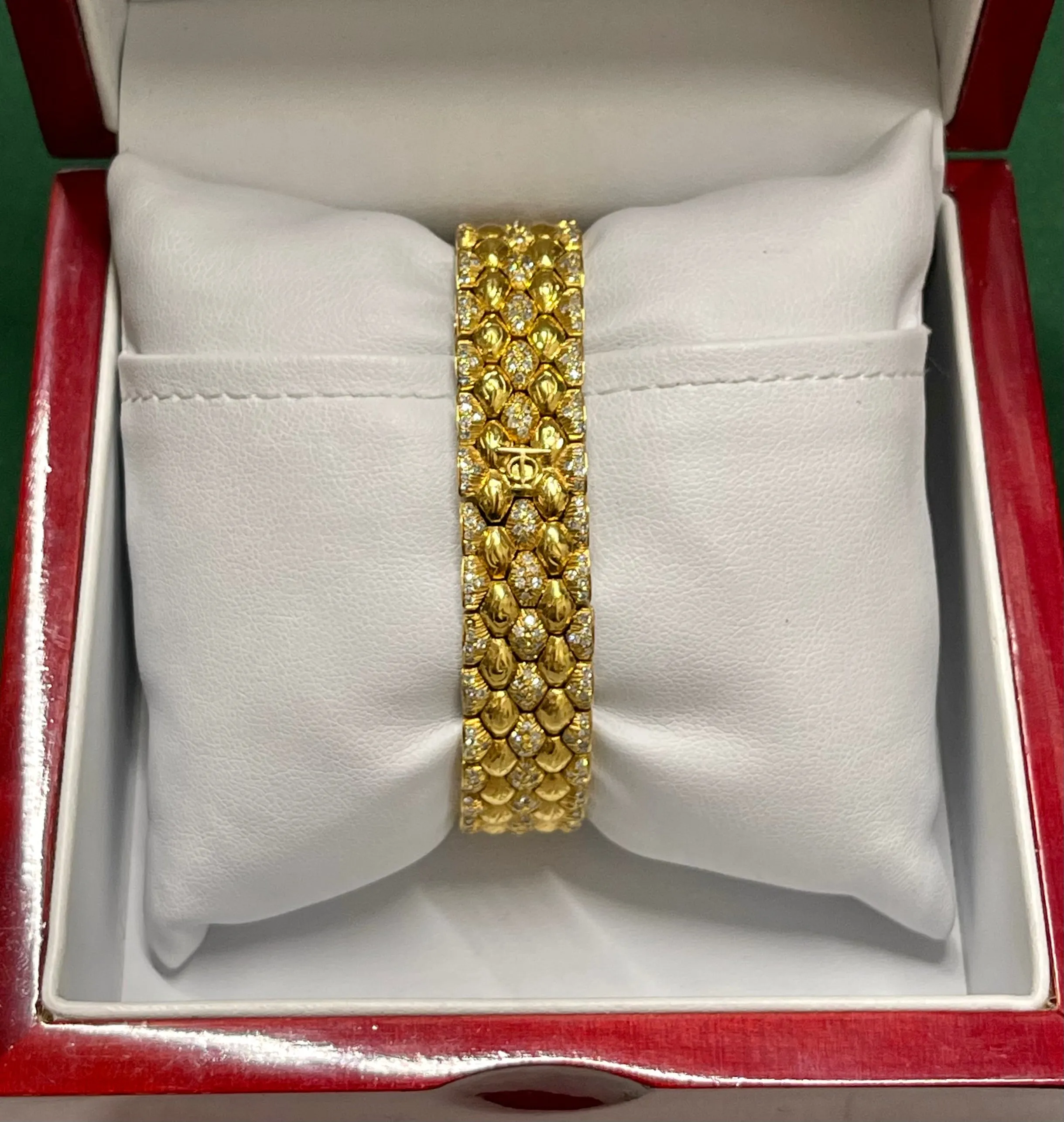 BAUME & MERCIER 18K YG Unisex Watch w/ approx. 520 Diamonds - $60K APR w/ COA!!!