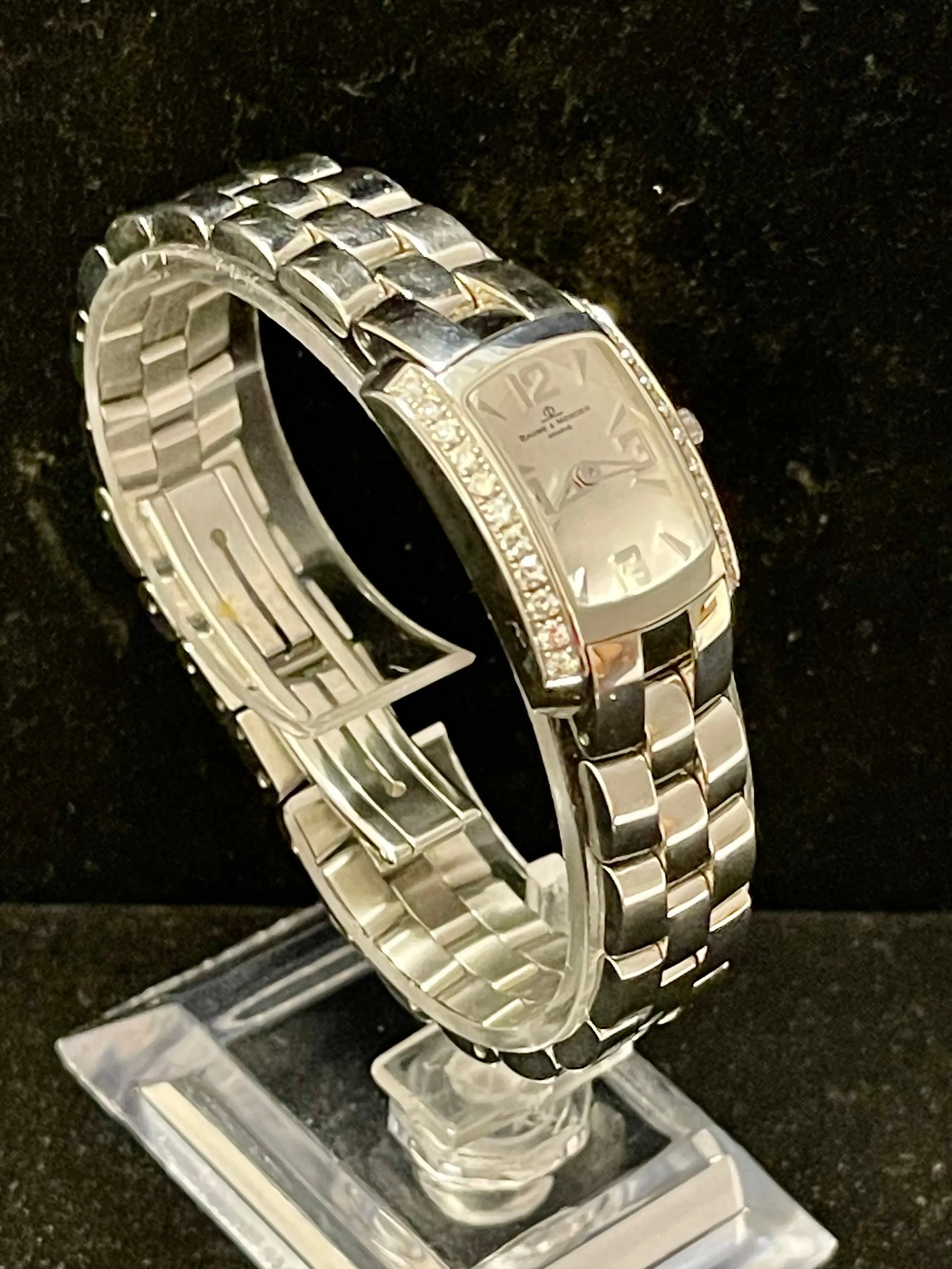 !Baume & Mercier Elegantly Stylish Diamonds & SS Ladies Watch - $8K APR w/ COA!!