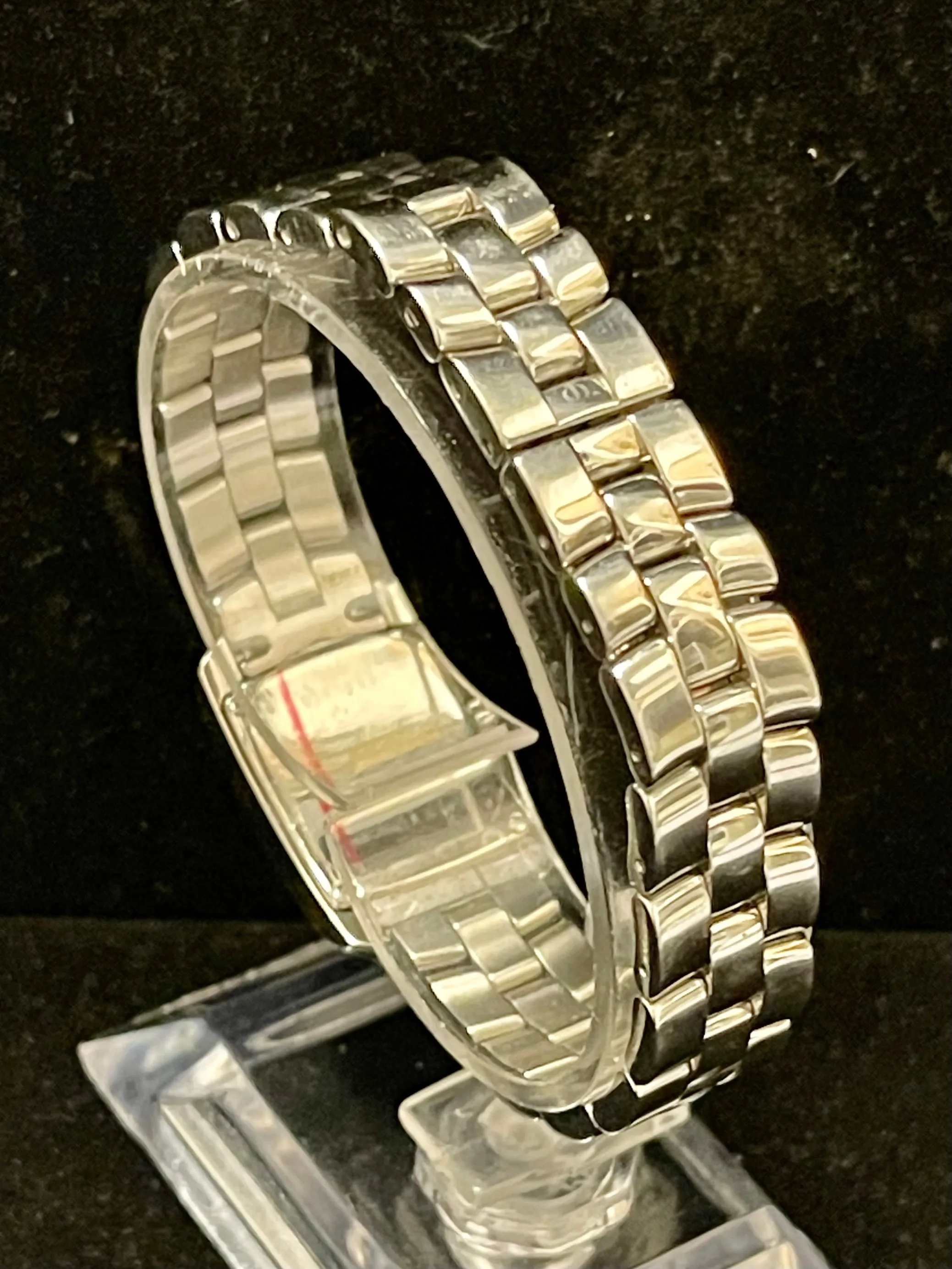 !Baume & Mercier Elegantly Stylish Diamonds & SS Ladies Watch - $8K APR w/ COA!!
