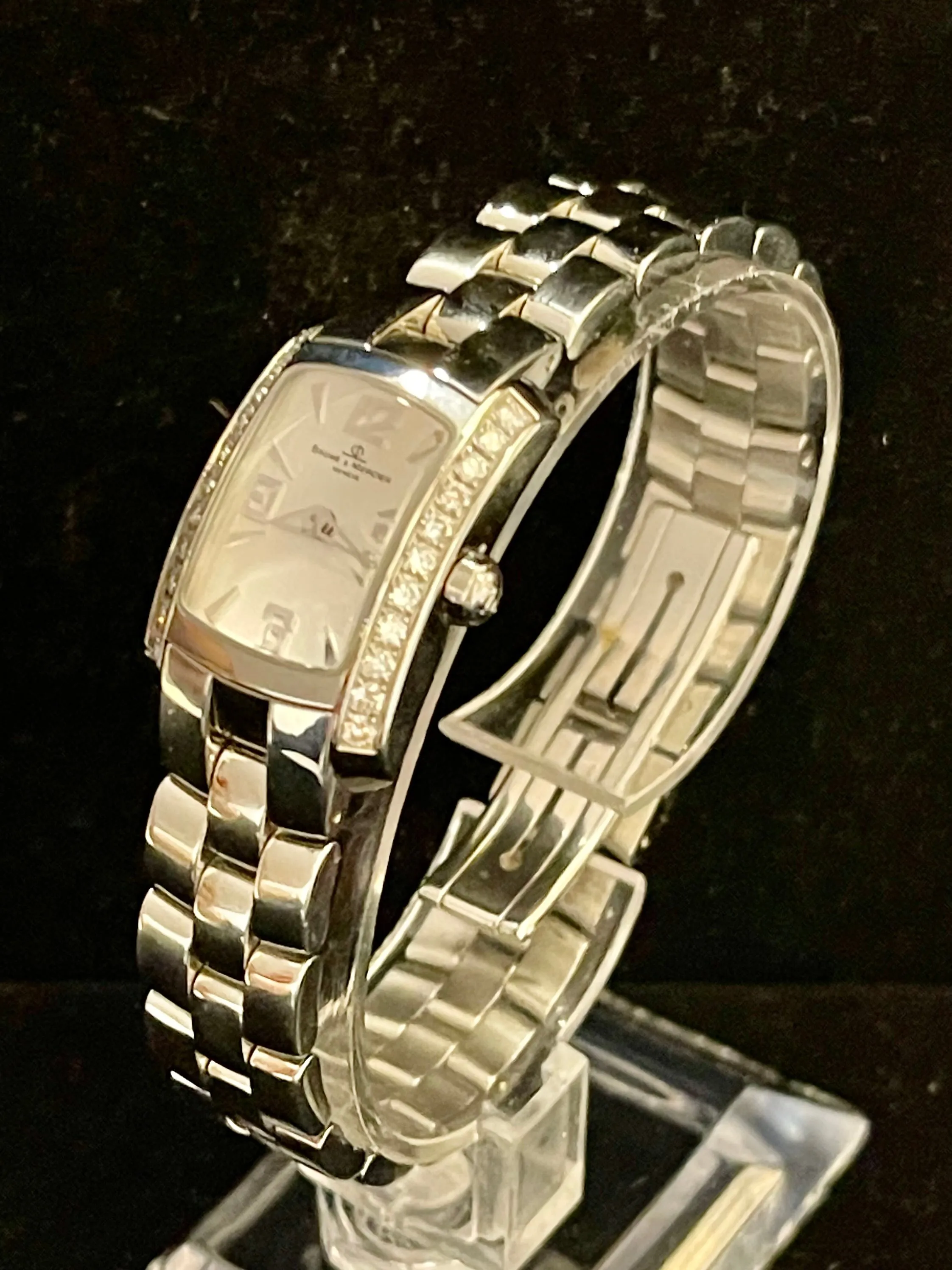 !Baume & Mercier Elegantly Stylish Diamonds & SS Ladies Watch - $8K APR w/ COA!!