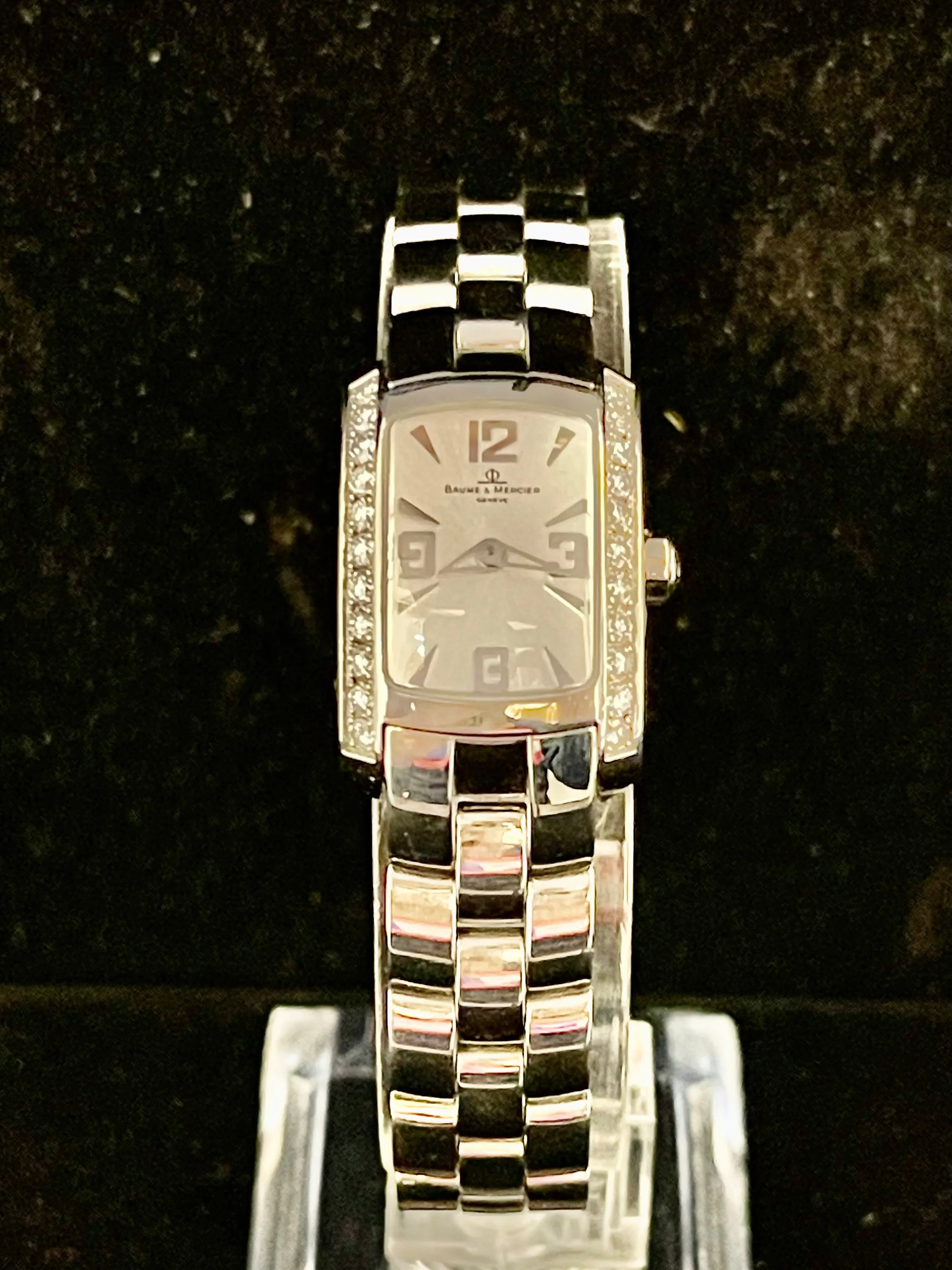 !Baume & Mercier Elegantly Stylish Diamonds & SS Ladies Watch - $8K APR w/ COA!!