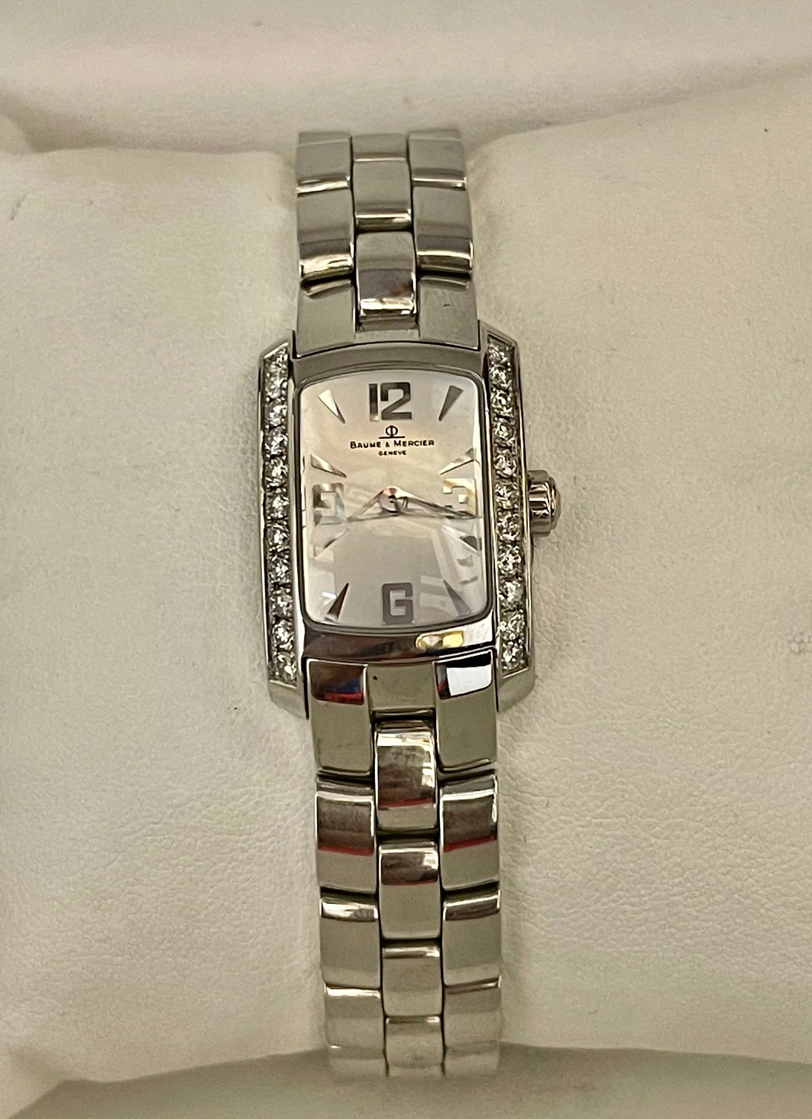 !Baume & Mercier Elegantly Stylish Diamonds & SS Ladies Watch - $8K APR w/ COA!!