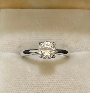 Beautiful Designer Platinum Diamond Solitaire Engagement Ring - $30K Appraisal Value w/CoA}