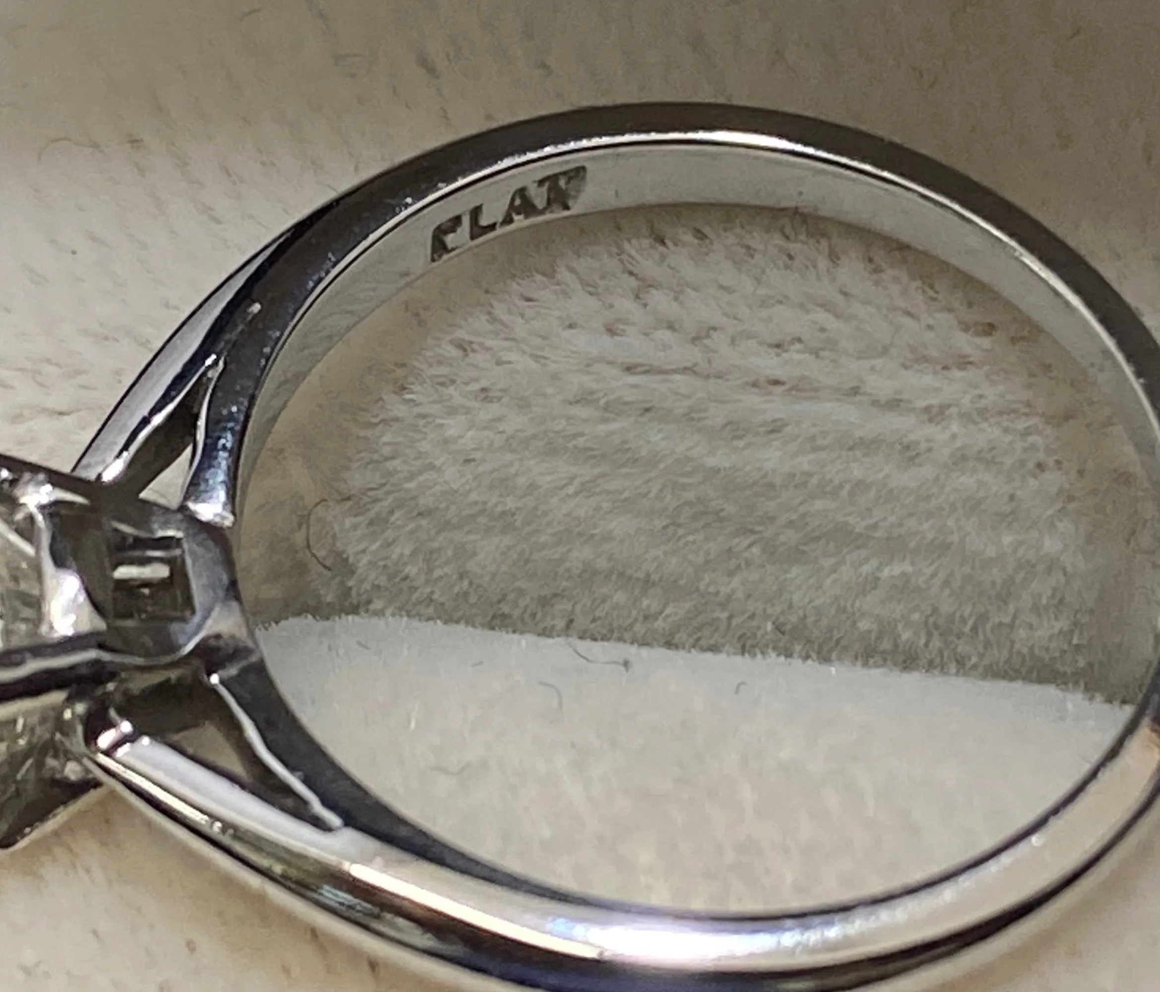 Beautiful Designer Platinum Diamond Solitaire Engagement Ring - $30K Appraisal Value w/CoA}