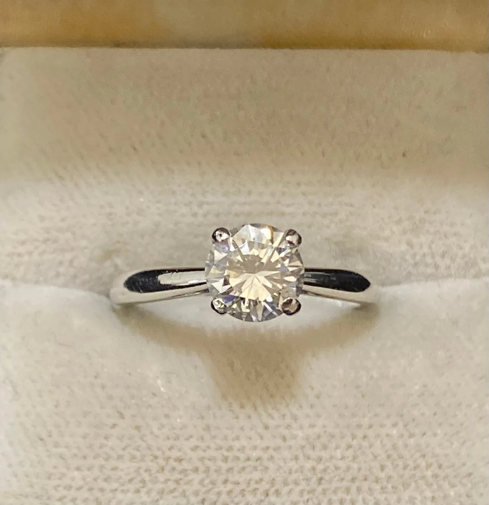 Beautiful Designer Platinum Diamond Solitaire Engagement Ring - $30K Appraisal Value w/CoA}