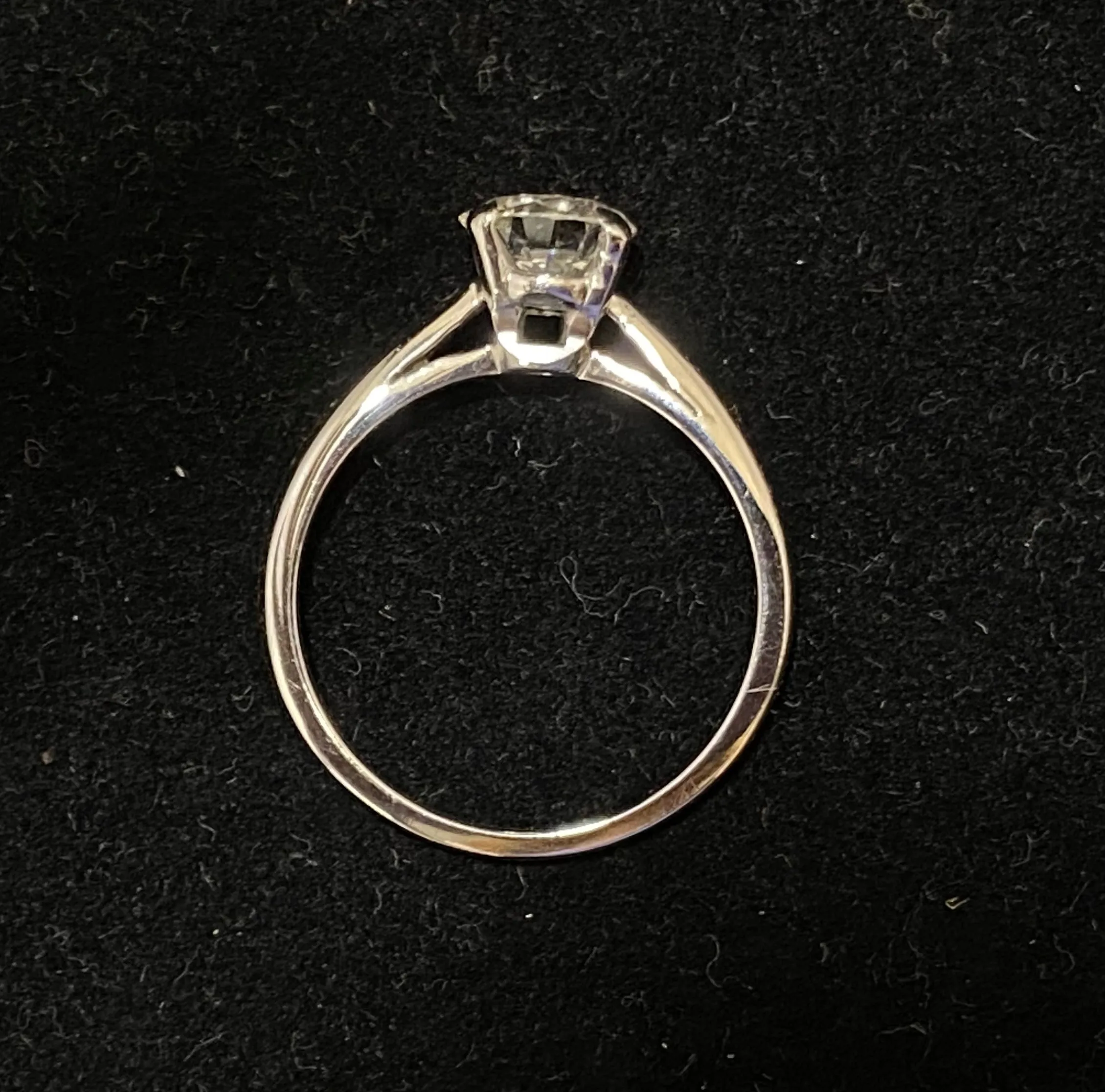 Beautiful Designer Platinum Diamond Solitaire Engagement Ring - $30K Appraisal Value w/CoA}