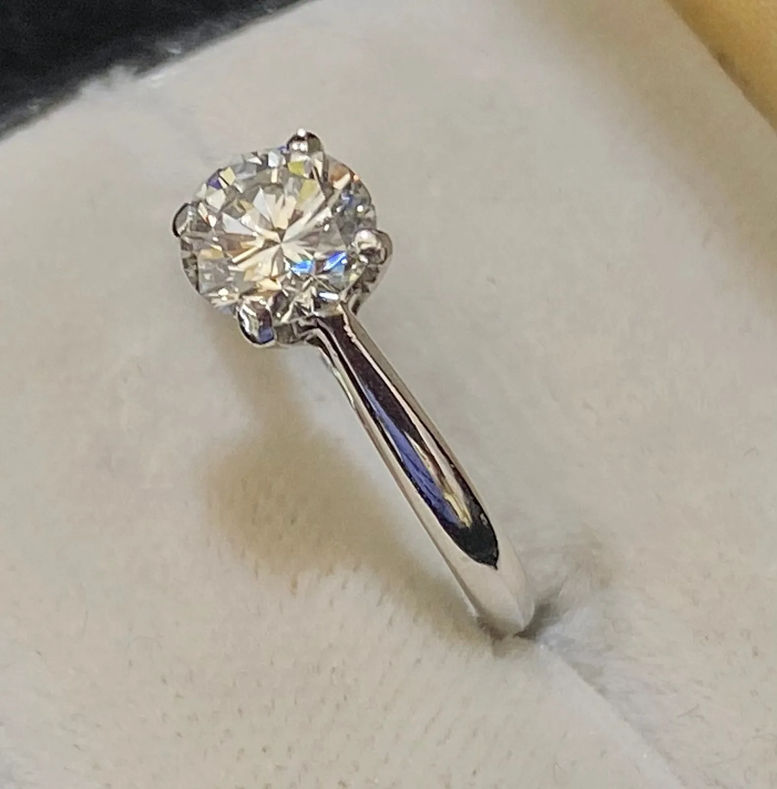 Beautiful Designer Platinum Diamond Solitaire Engagement Ring - $30K Appraisal Value w/CoA}