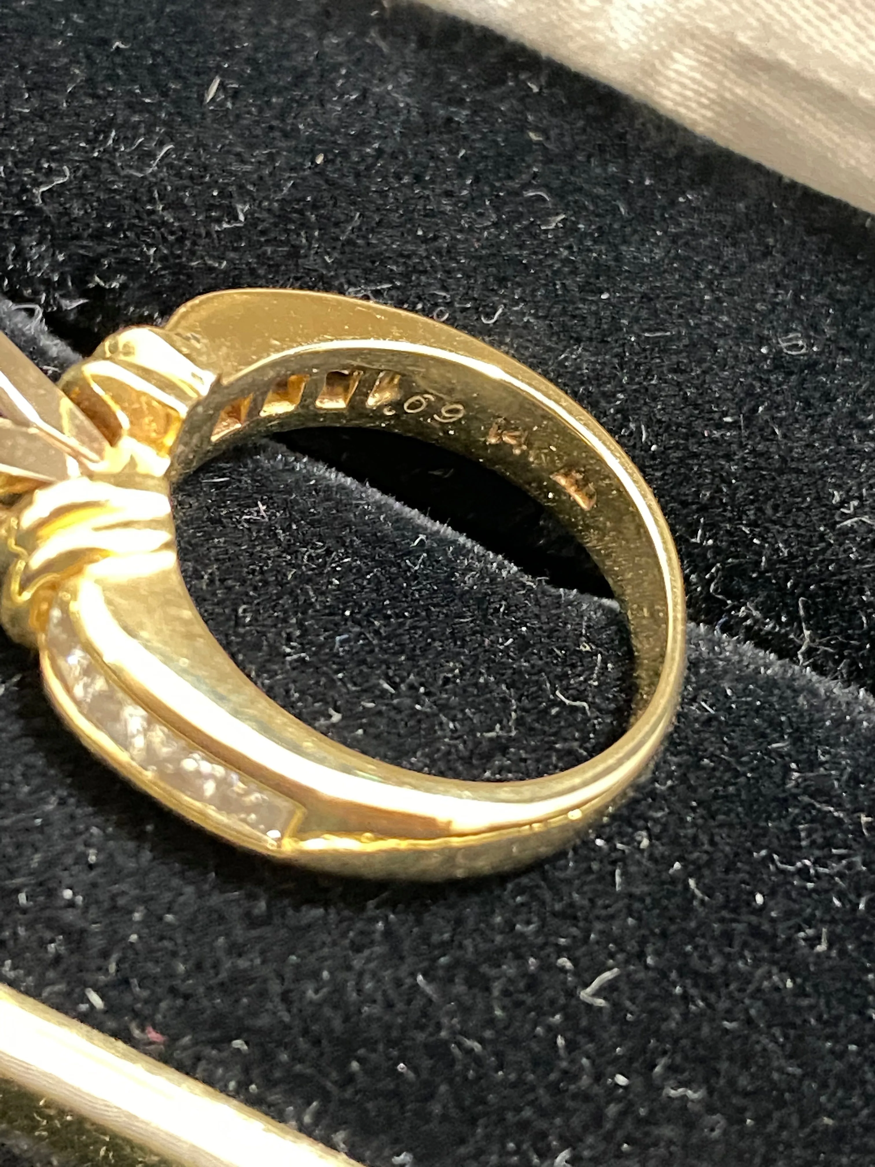 BEAUTIFUL Designer Solid Yellow Gold Princess-Cut Diamond Engagement Ring - $15K Appraisal Value w/ CoA }