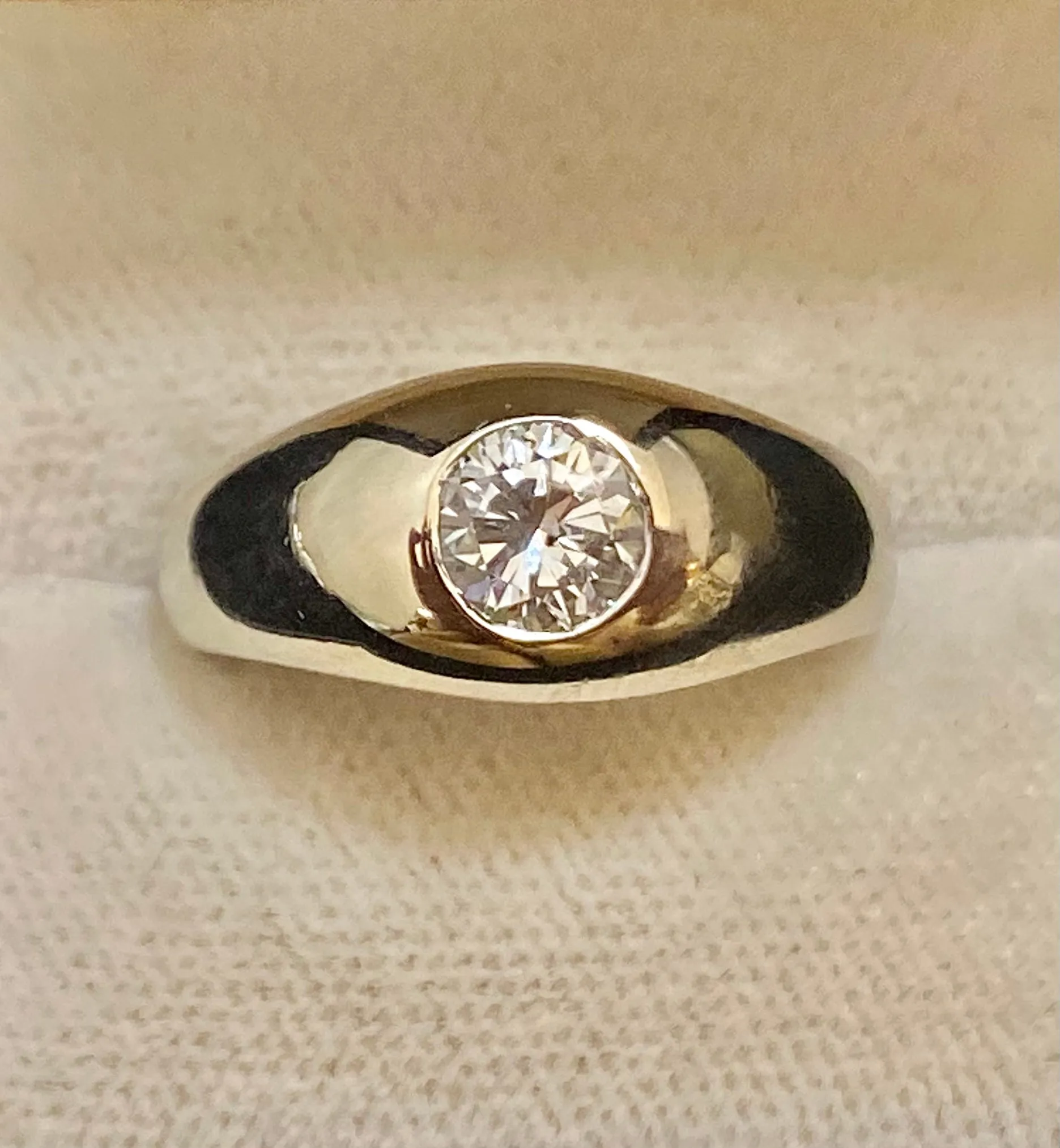 Beautiful Solid White Gold 1 Ct. Diamond Ring - $20K Appraisal Value w/CoA}