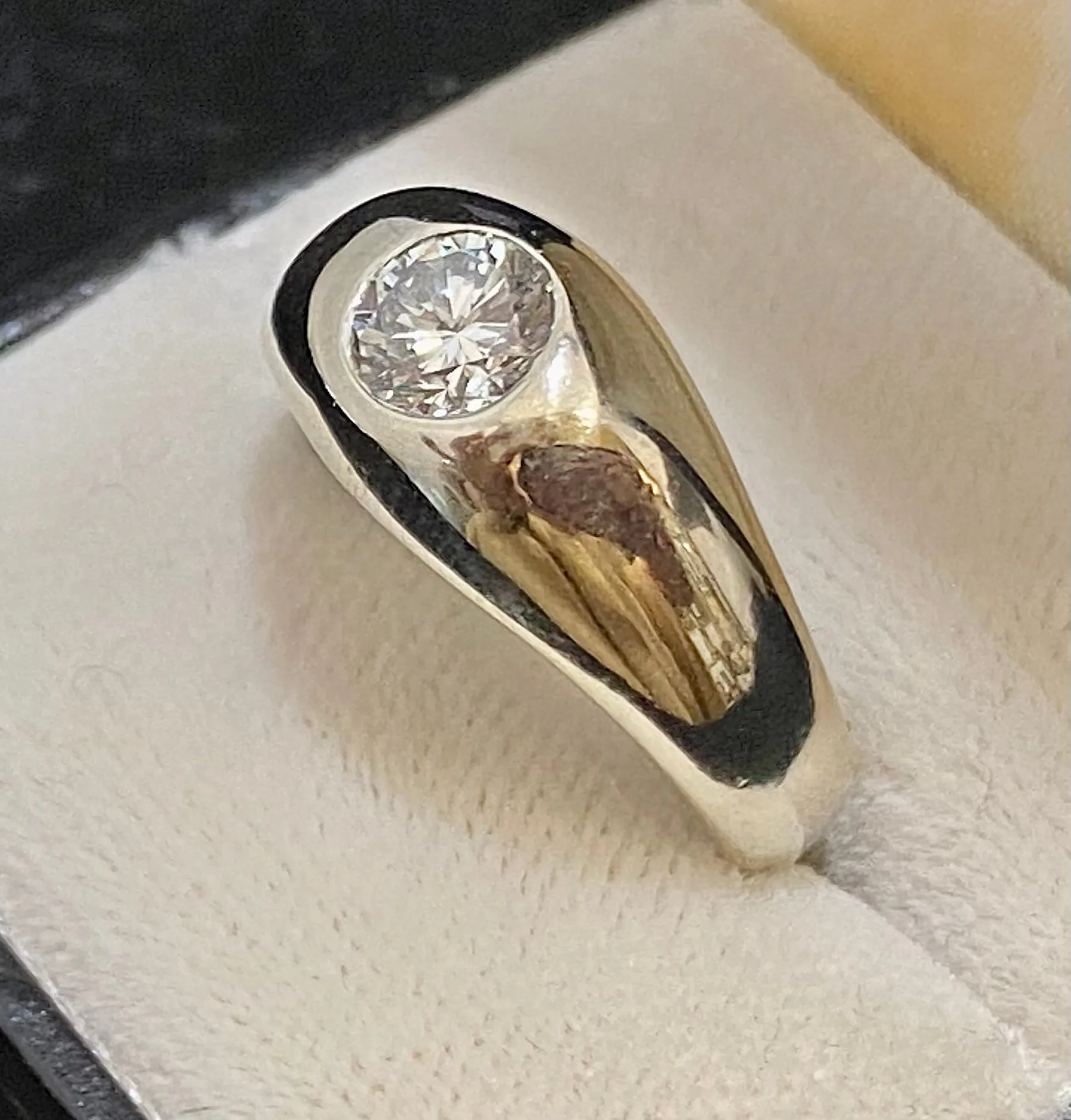 Beautiful Solid White Gold 1 Ct. Diamond Ring - $20K Appraisal Value w/CoA}
