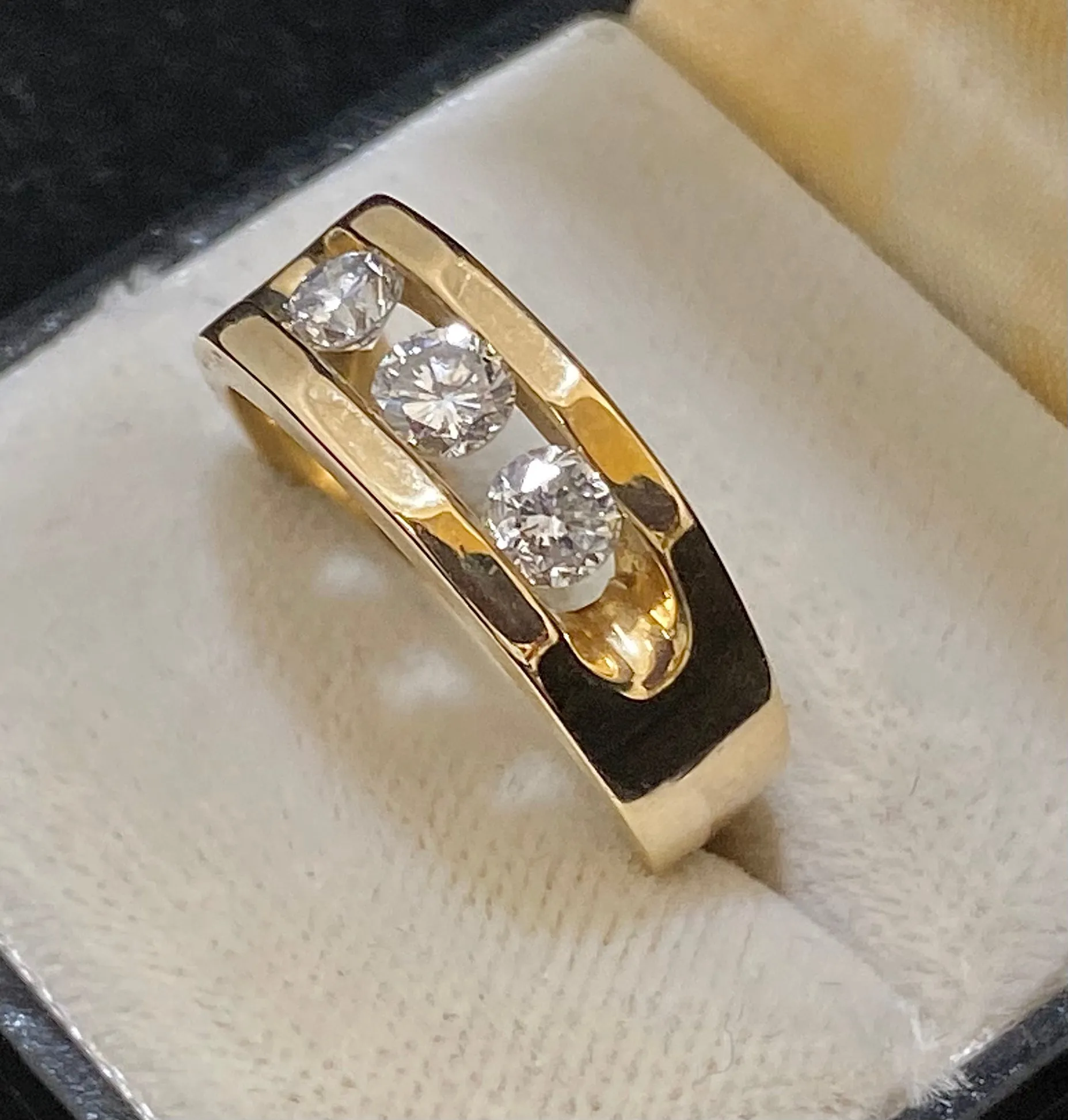 Beautiful Solid Yellow Gold 3-Diamond Channel-set Ring - $12K Appraisal Value w/CoA}