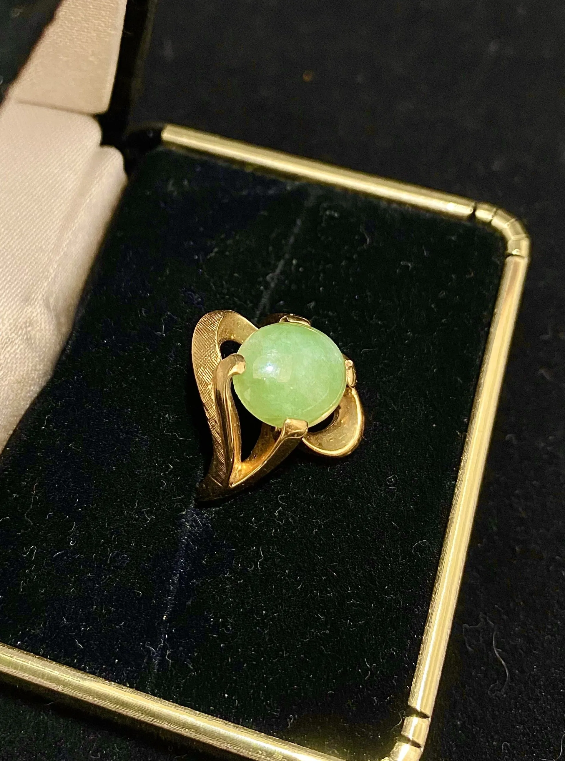 Beautiful Vintage Designer Solid Yellow Gold Jade Ring - $8K Appraisal Value w/ CoA!