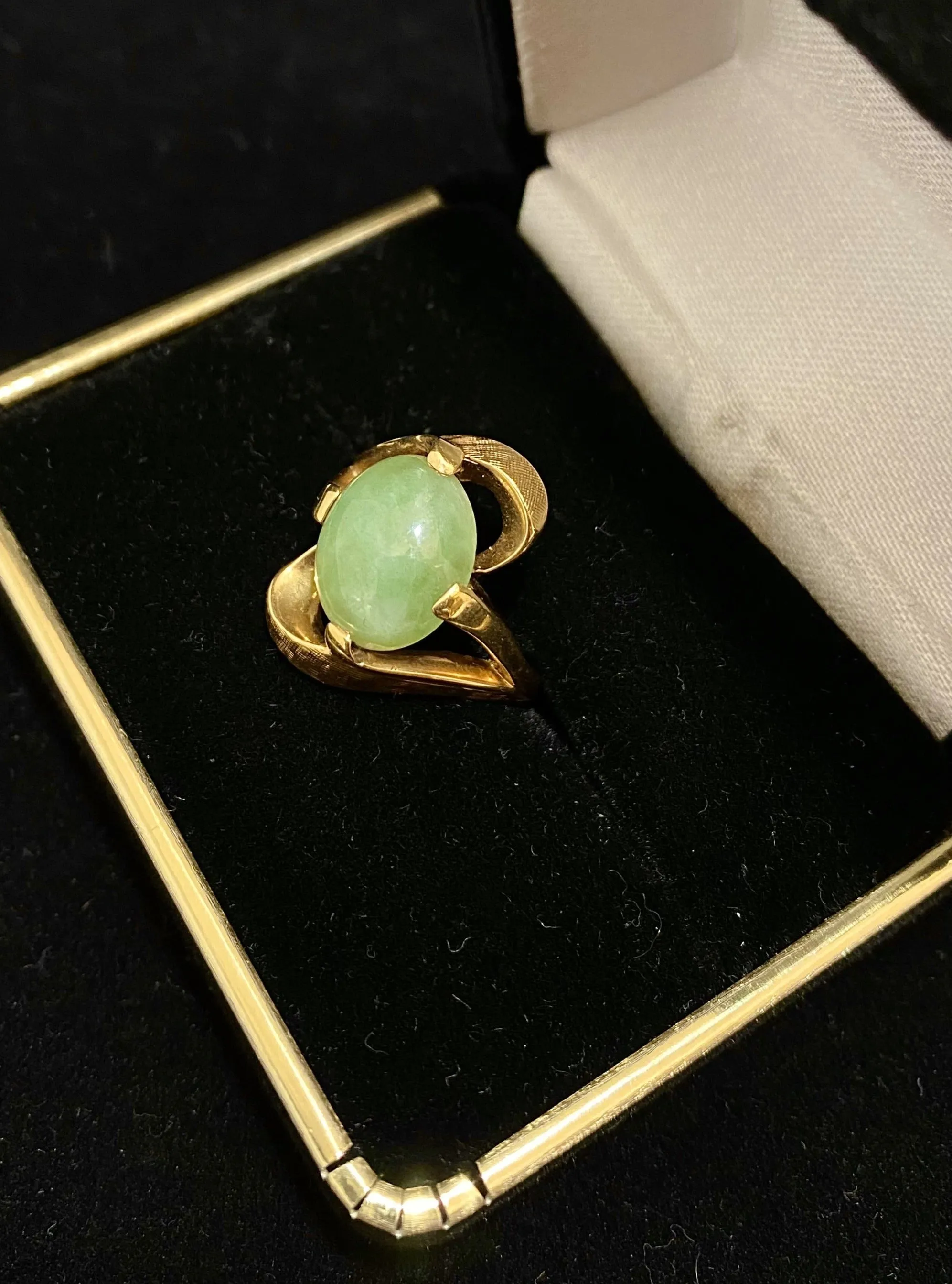 Beautiful Vintage Designer Solid Yellow Gold Jade Ring - $8K Appraisal Value w/ CoA!