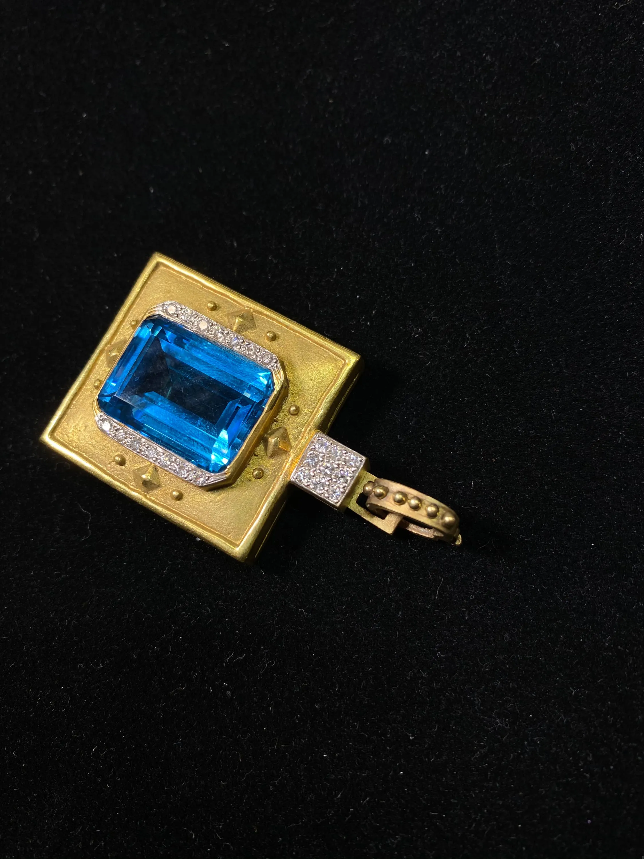Buccellati-style Vintage 18K Yellow Gold Pendant w/ 50ct Blue Topaz & 23 Diamonds - $20 Appraisal Value w/CoA}