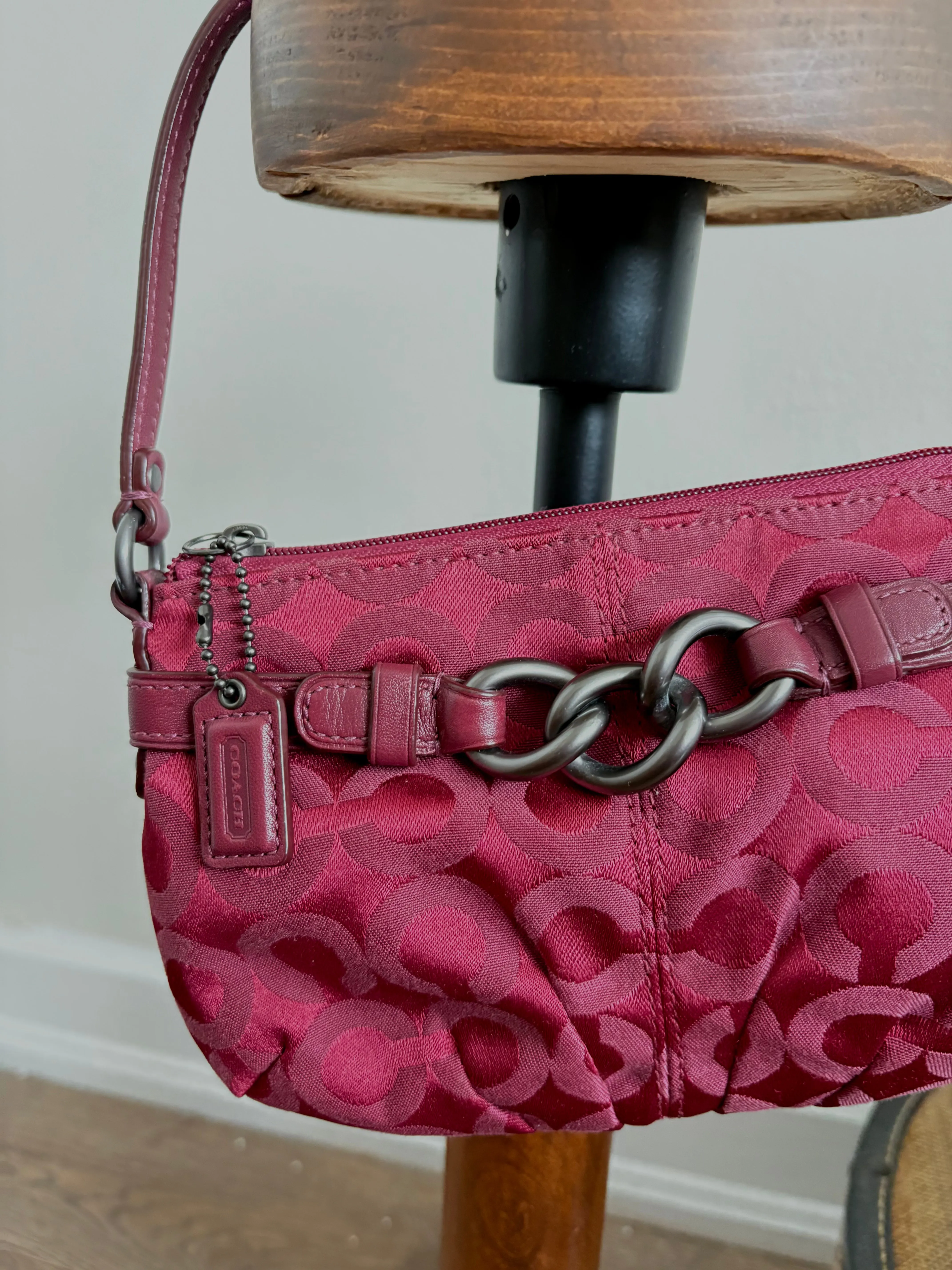 COACH SIGNATURE BURGUNDY WRISTLET/PURSE