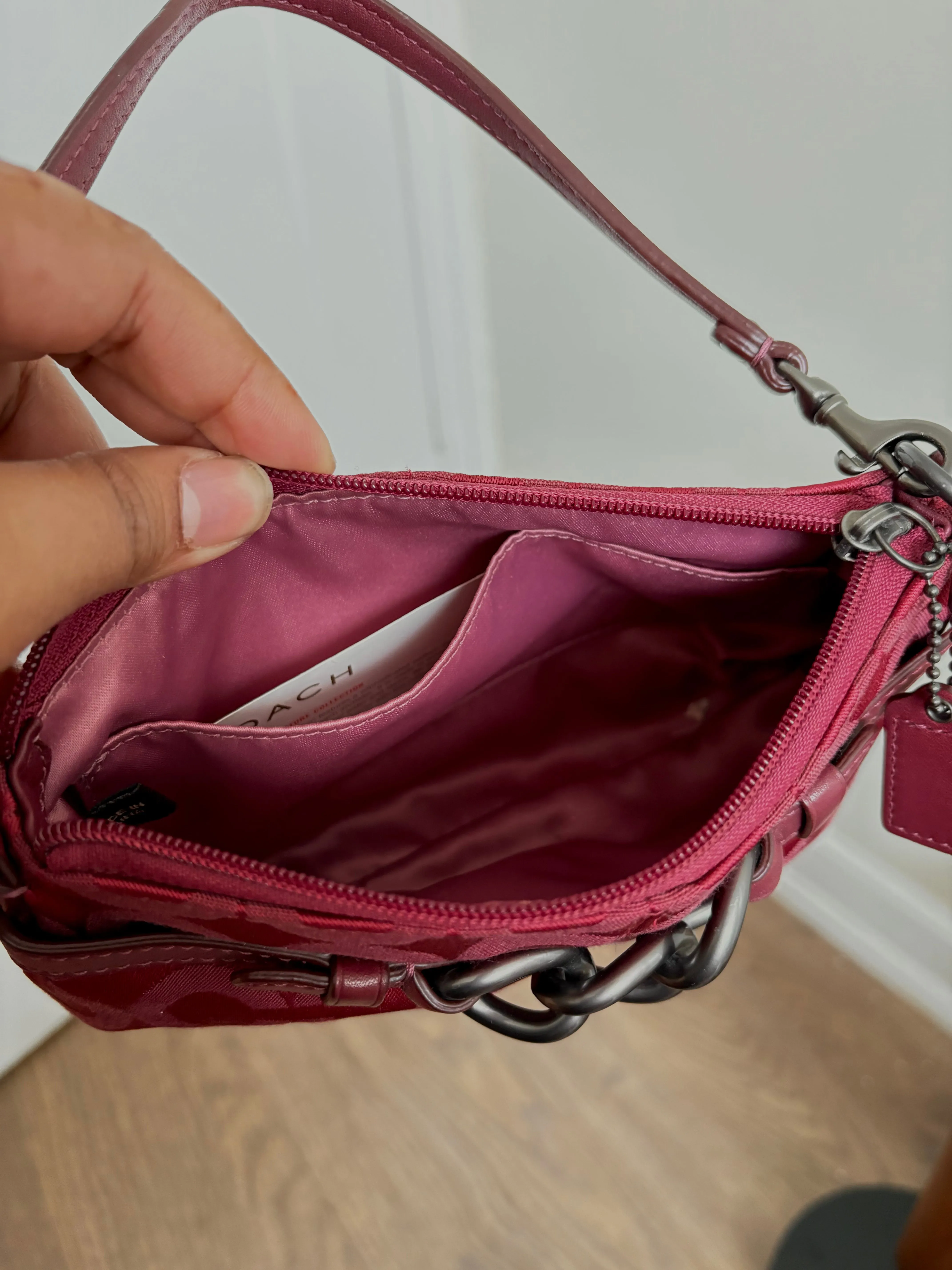 COACH SIGNATURE BURGUNDY WRISTLET/PURSE