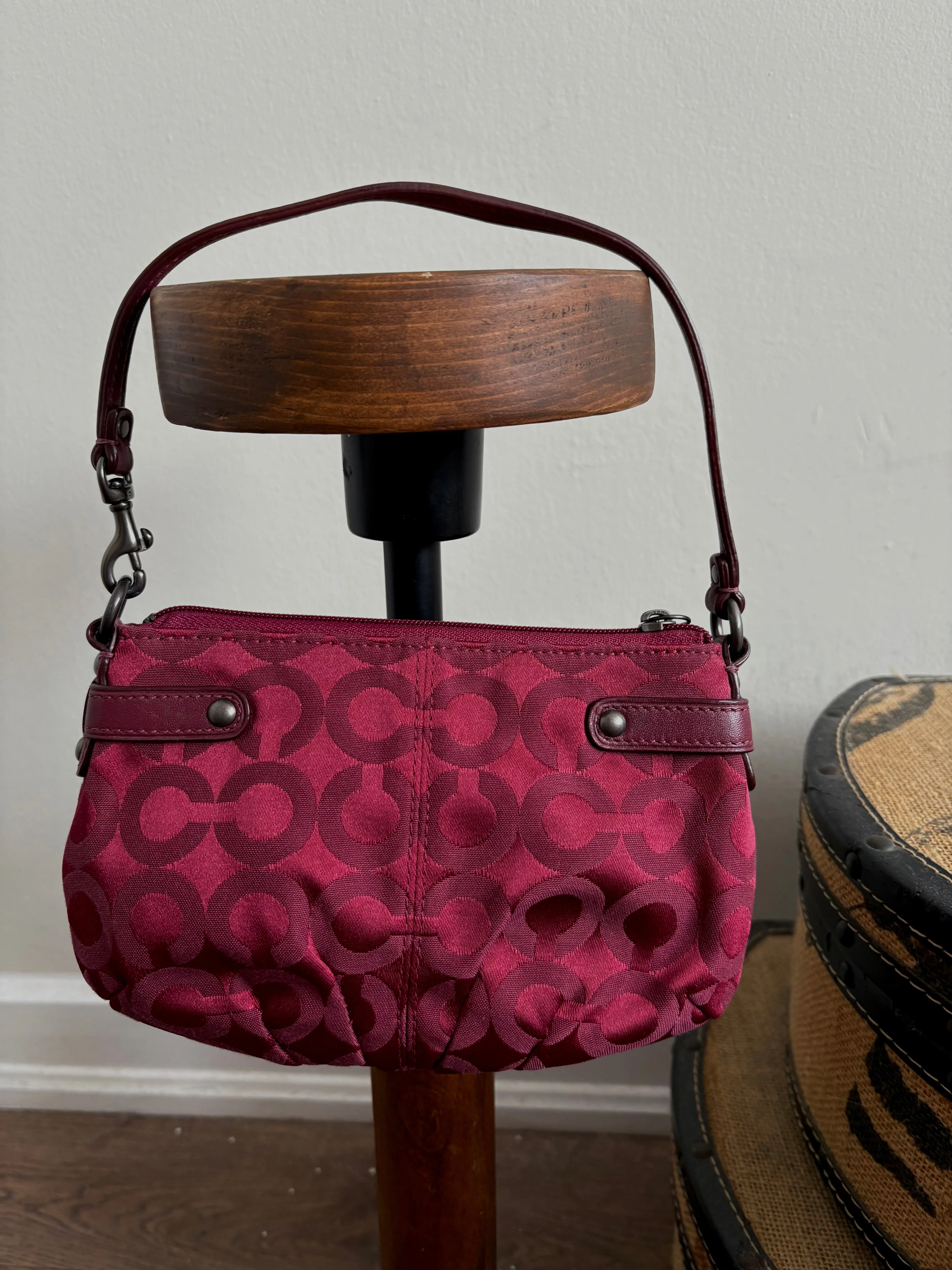 COACH SIGNATURE BURGUNDY WRISTLET/PURSE