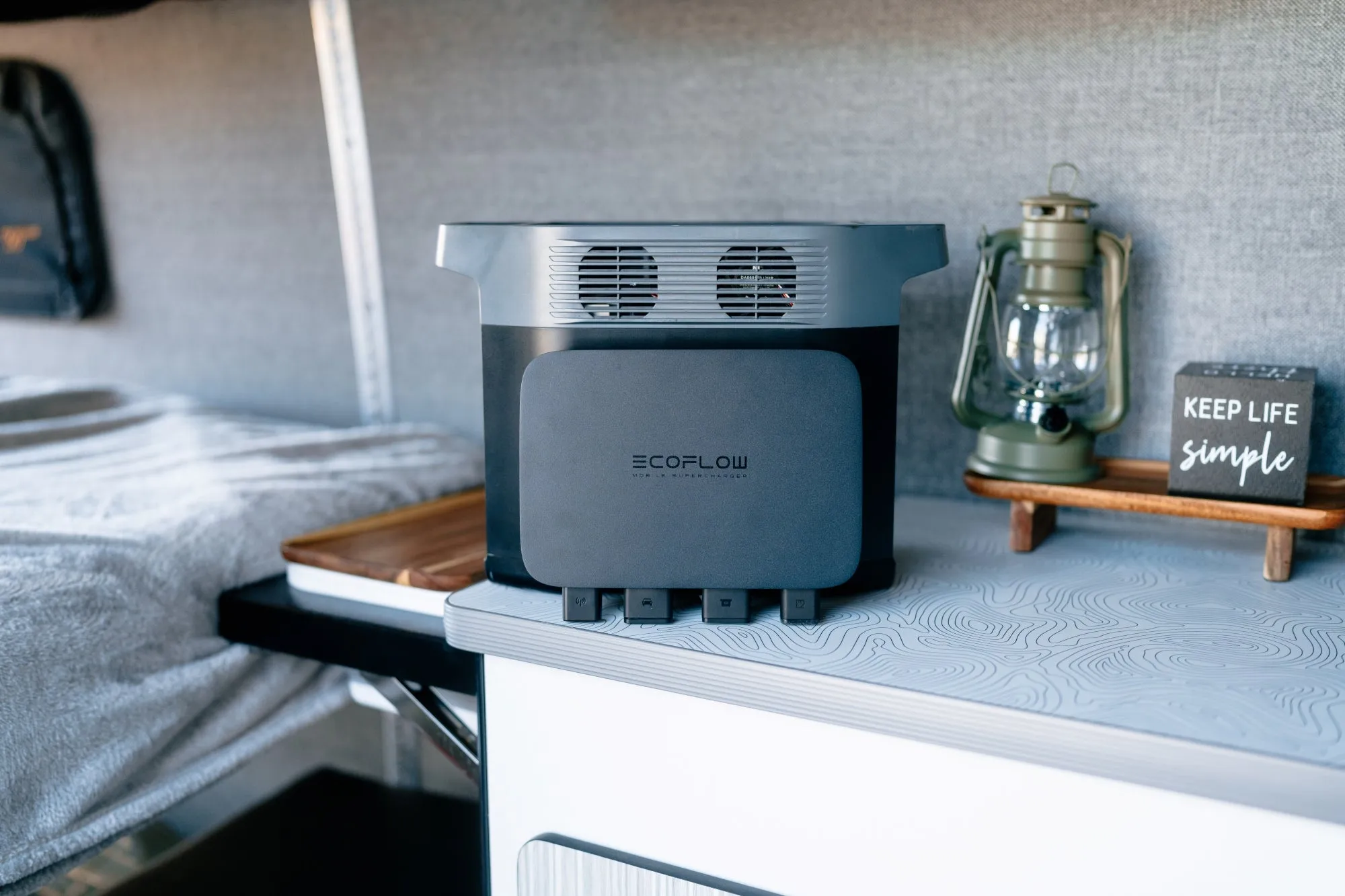 EcoFlow DELTA 2 Max with Extra Battery   800W Alternator Charger