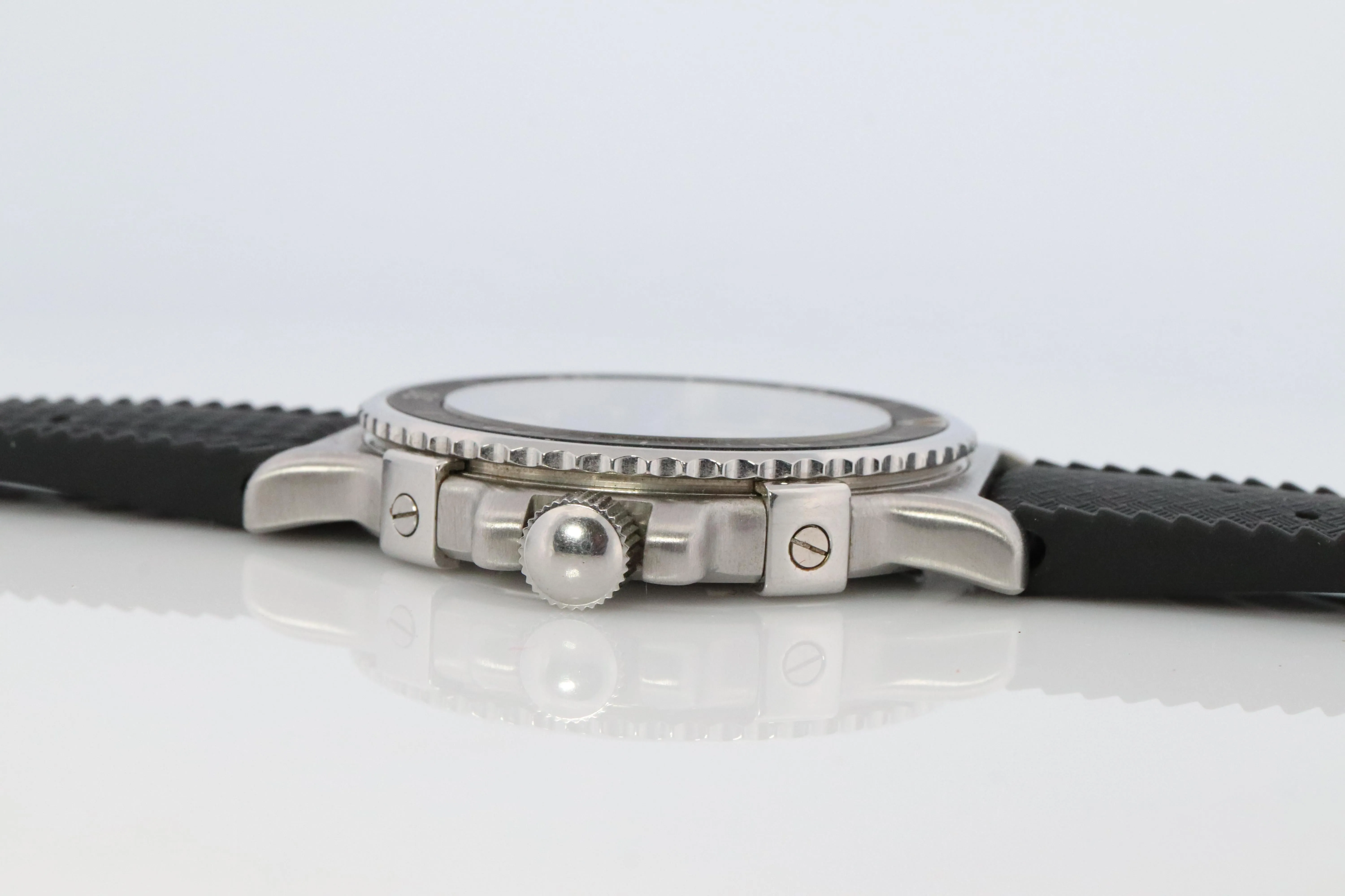 Tiffany and Co Diver Watch. SS Tiffany Co Mens M0711 40mm Watch
