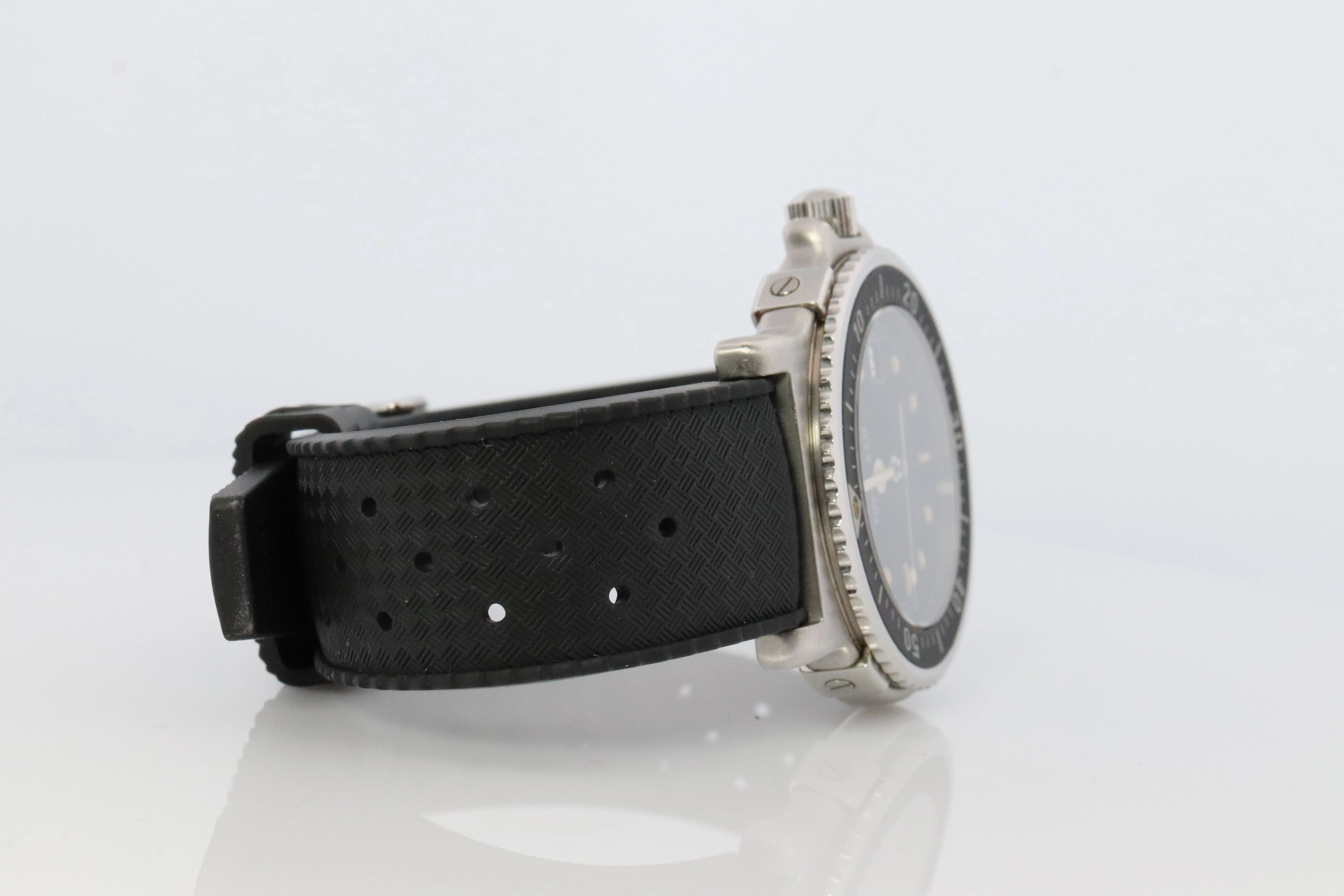 Tiffany and Co Diver Watch. SS Tiffany Co Mens M0711 40mm Watch