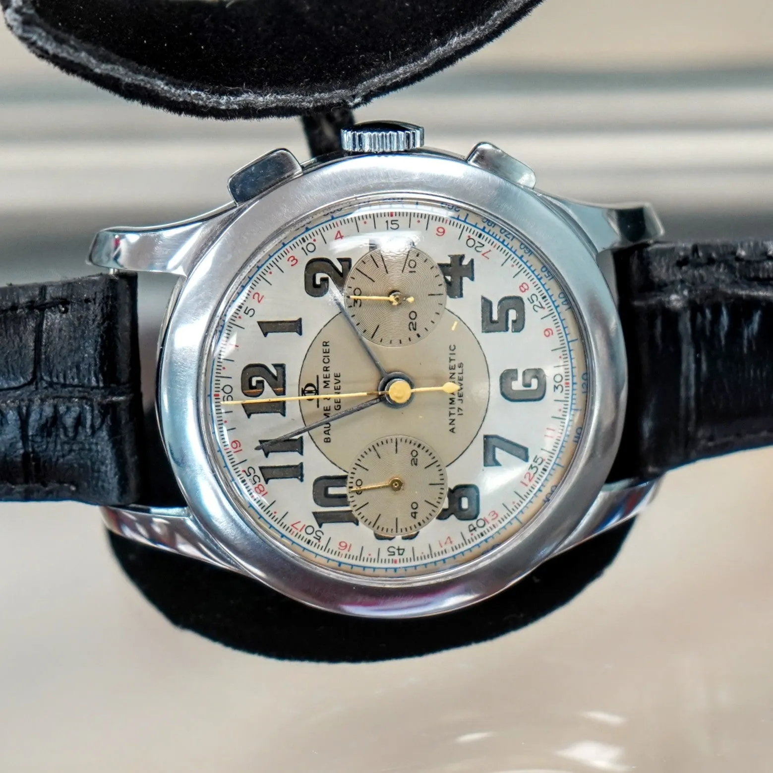 Vintage BAUME & MERCIER Geneve Chronograph Watch Antimagnetic 17 Jewels 39mm Swiss Made