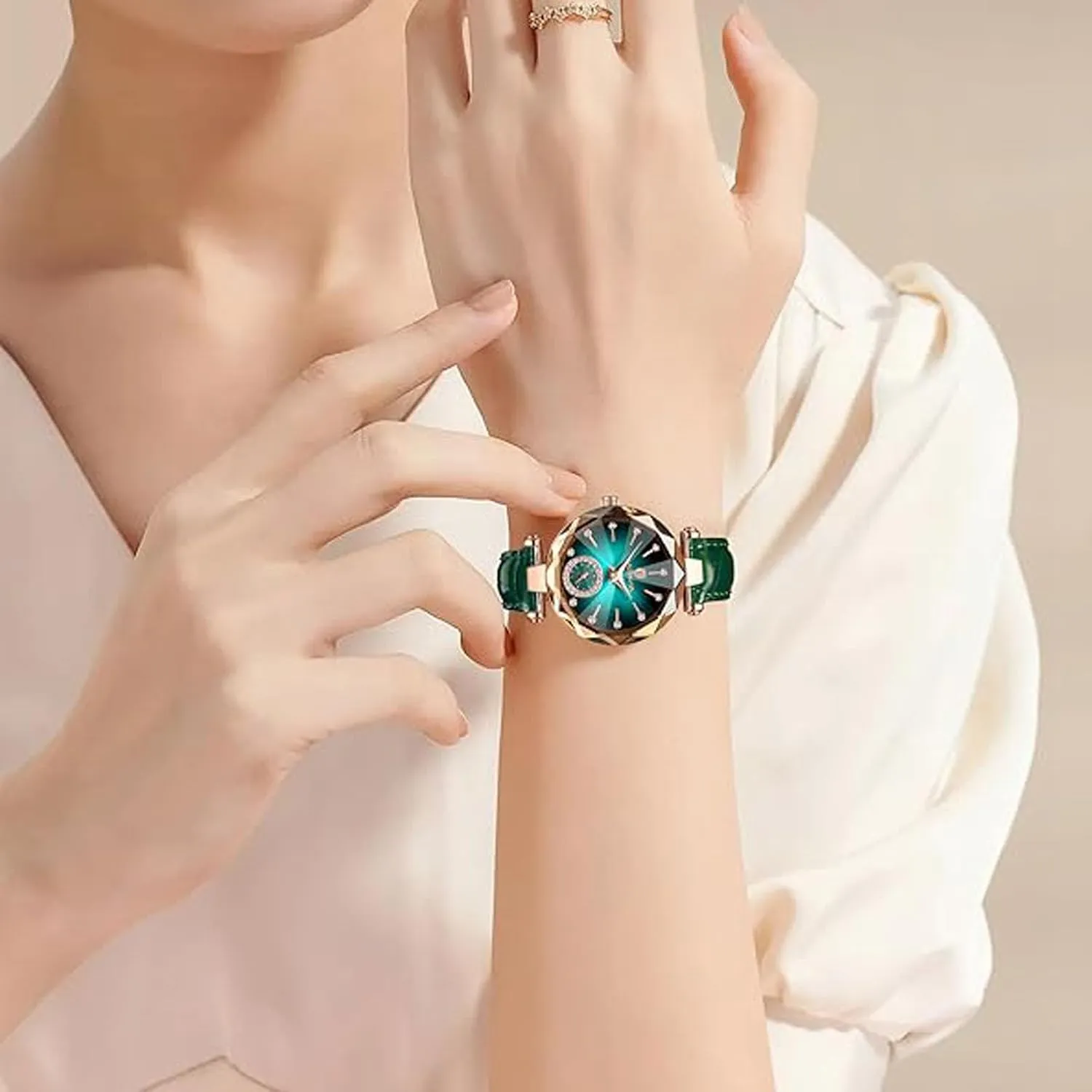 Womens Watches Wholesale Bracelet Elegant Leather Strap Watch Fashion Simulation Creative Diamond Dial Watch Round Dial Analog Quartz Wristwatches